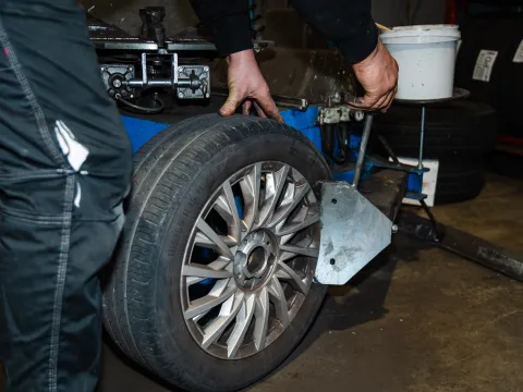 Area gommista - equilibratrice e smontagomme